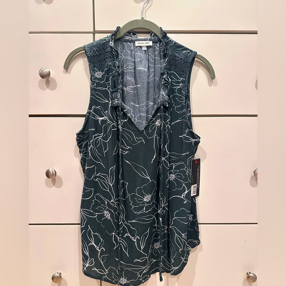 Sleeveless green blouse, BNWT